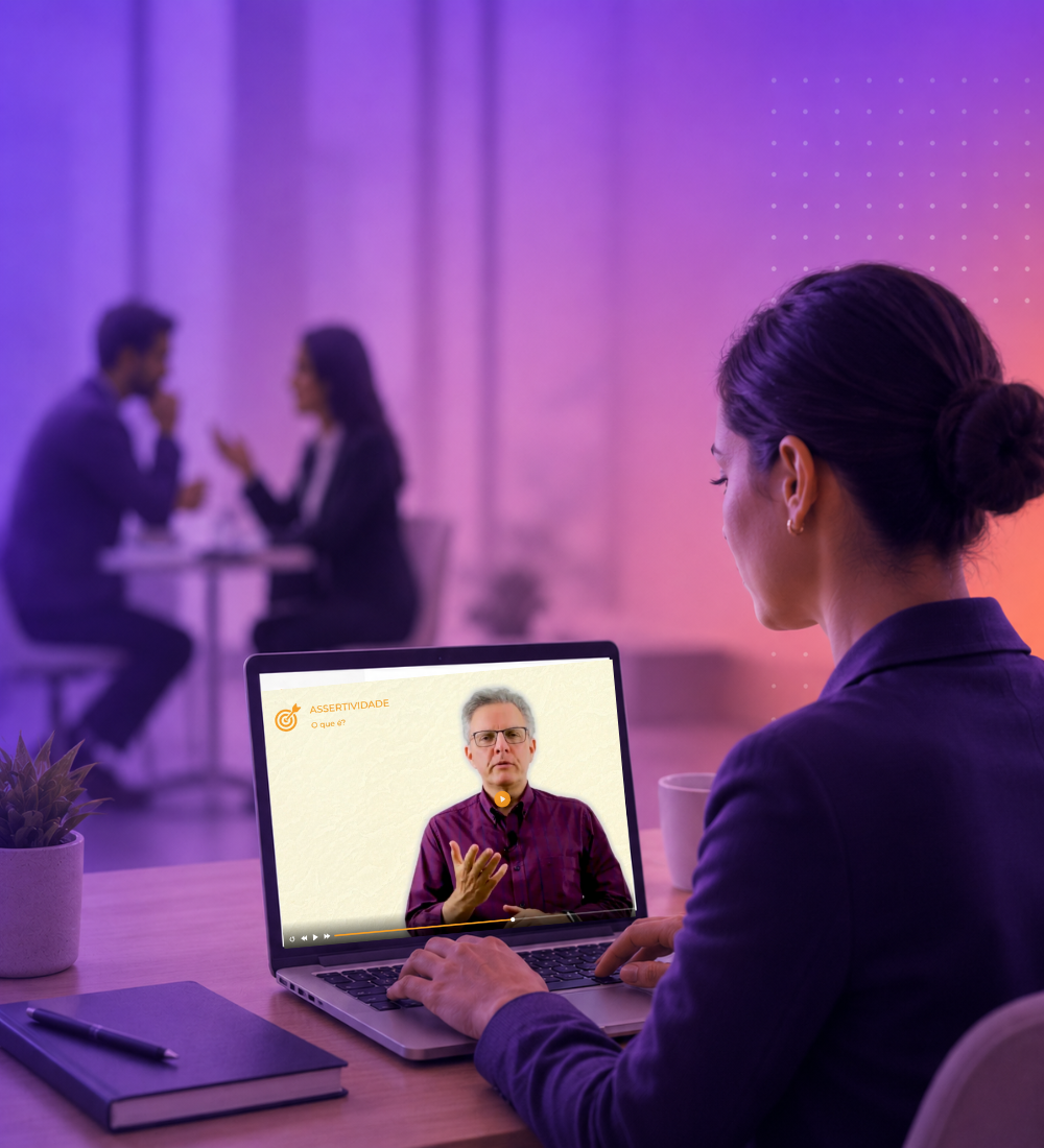 Pessoa assistindo webinar
